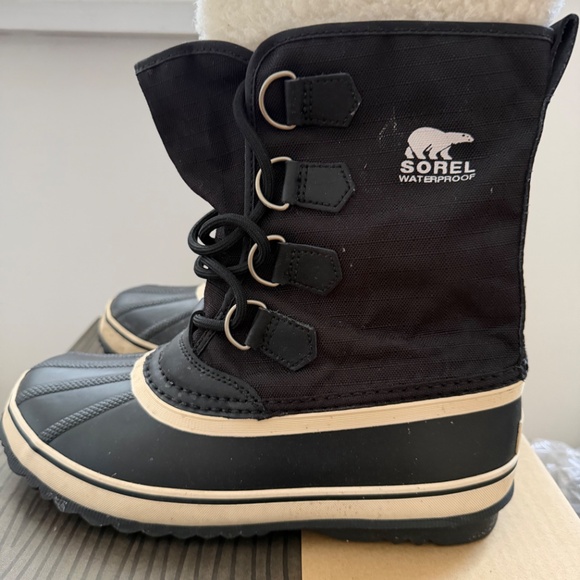 Boots(Sorel) - Picture 2 of 4